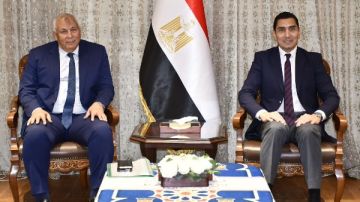 لبحث تكثيف الأنشطة ومشروعات البنية الرياضية.. وزير الشباب والرياضة يستقبل محافظ مطروح