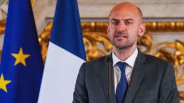 وزير الخارجية الفرنسي: باريس تعتزم إرسال 60 طنا من المساعدات الإنسانية إلى لبنان