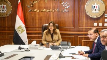 وزيرة التنمية المحلية تتابع الإجراءات الخاصة بتحديد أسعار تعريفة الركوب الجديدة لسيارات الأجرة وزيرة التنمية المحلية تتابع الإجراءات الخاصة بتحديد أسعار تعريفة الركوب الجديدة لسيارات الأجرة