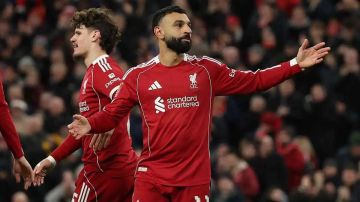 اختفى الكارهون فجأة.. ردود أفعال جماهير ليفربول على أداء محمد صلاح أمام ولفرهامبتون (صور)