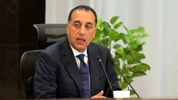 الحكومة تعلن اتخاذ إجراءات استباقية مؤقتة لتعزيز قدرة الاقتصاد على التعامل مع التطورات الراهنة الحكومة تعلن اتخاذ إجراءات استباقية مؤقتة لتعزيز قدرة الاقتصاد على التعامل مع التطورات الراهنة