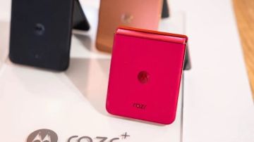 عرض ضخم .. موتورولا Razr 2025 القابل للطي ينخفض إلى 399 دولارا