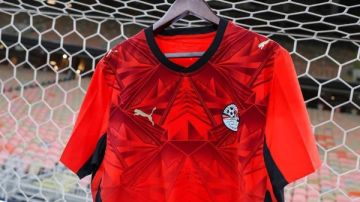 مصر بالزي التقليدي والسعودية بالأبيض في ودية اليوم مصر بالزي التقليدي والسعودية بالأبيض في ودية اليوم