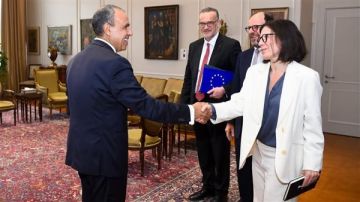 وزير الخارجية يؤكد أهمية تعظيم الاستفادة من المركز الإقليمي لبنك الاستثمار الأوروبي بالقاهرة وزير الخارجية يؤكد أهمية تعظيم الاستفادة من المركز الإقليمي لبنك الاستثمار الأوروبي بالقاهرة