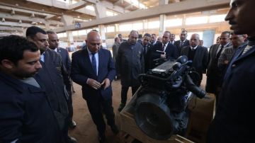 وزير النقل: تطوير منظومة الصيانة والإصلاح وتقديم الخدمات للغير صور