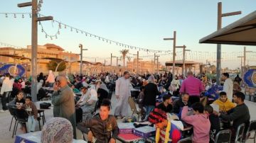 إفطار رمضاني يجمع 1000 مواطن من الأسر الأولى بالرعاية في طور سيناء إفطار رمضاني يجمع 1000 مواطن من الأسر الأولى بالرعاية في طور سيناء