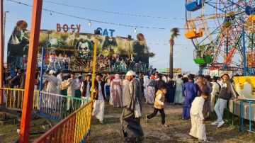 استمرار توافد المواطنون على الحدائق والمتنزهات للاستمتاع بأجواء ثالث أيام عيد الفطر استمرار توافد المواطنون على الحدائق والمتنزهات للاستمتاع بأجواء ثالث أيام عيد الفطر