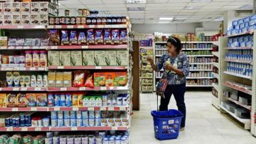 تحذير رئاسي من رفع الأسعار ودراسة تحويل المخالفين لمحاكمة عسكرية.. وخبير اقتصادي يوضح أبعاد القرار