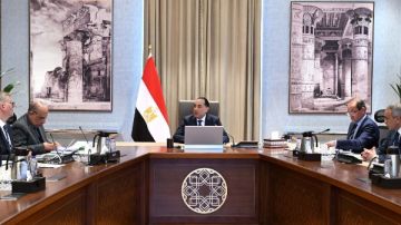 رئيس الوزراء يتابع إجراءات ترشيد استهلاك المواد البترولية والكهرباء رئيس الوزراء يتابع إجراءات ترشيد استهلاك المواد البترولية والكهرباء