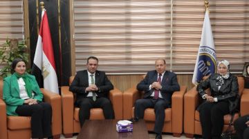 رئيس جامعة المنصورة يهنئ محمد عبد العظيم بتوليه رئاسة الجامعة الأهلية رئيس جامعة المنصورة يهنئ محمد عبد العظيم بتوليه رئاسة الجامعة الأهلية