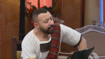 كانوا المفروض يجيبوا ممثل تاني.. جملة مفاجئة تربك أحمد فهمي في مقلب فيفي عبده