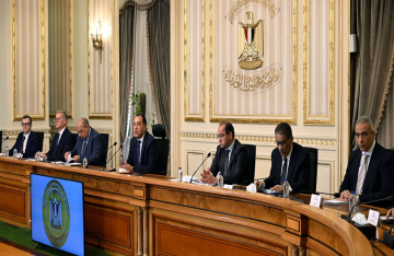 مصر.. رئيس الحكومة يوجه صدمة وبشرى في آن واحد للمواطنين بشأن آثار الحرب