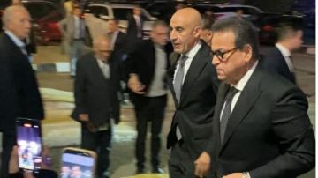 وزراء وكبار رجال الدولة يقدمون واجب العزاء لوزير الزراعة فى وفاة والدته .. صور وزراء وكبار رجال الدولة يقدمون واجب العزاء لوزير الزراعة فى وفاة والدته .. صور