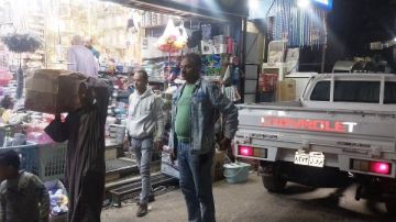 تكثيف حملات إزالة الإشغالات ومخالفات التعدى على حرم الطريق العام بدراو في أسوان