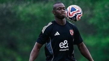 سيد عبد الحفيظ يتحرك لحسم ملف تجديد أليو ديانج مع الأهلي سيد عبد الحفيظ يتحرك لحسم ملف تجديد أليو ديانج مع الأهلي