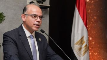 وزير الاستثمار يكرم الكفاءات : تطوير الكوادر مفتاح تعزيز بيئة الأعمال