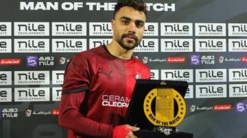 أيمن موكا يتألق ويحصد جائزة رجل المباراة