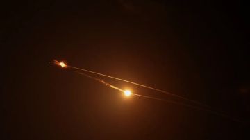 إسرائيل وإيران.. هدوء نسبي بعد رشقات صاروخية وتصاعد الاستهداف المتبادل إسرائيل وإيران.. هدوء نسبي بعد رشقات صاروخية وتصاعد الاستهداف المتبادل