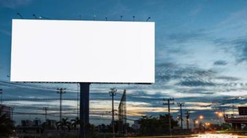 بعد وقف إنارة الطرق.. القانون يفرض غرامات قاسية على الإعلانات المخالفة