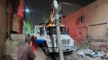 محافظ أسوان يوجه بتدخلات عاجلة لحل مشاكل الصرف الصحي محافظ أسوان يوجه بتدخلات عاجلة لحل مشاكل الصرف الصحي