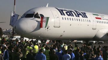 إيران تشتعل .. انفجارات ضخمة قرب مطار طهران