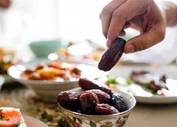 الصلاة أم الإفطار في رمضان؟.. الإفتاء: لا تصلي أولا لـ3 أسباب