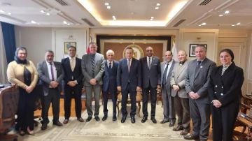 وزير التعليم العالي يلتقي اللجنة المؤقتة لنقابة التكنولوجيين