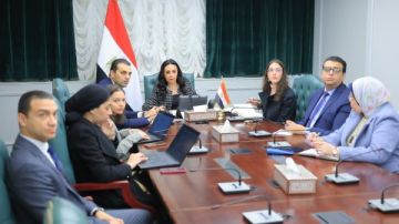 وزيرة التضامن تدعو دول الصندوق العربي الاجتماعي لسداد الدعم المقرر لمواجهة الكوارث الإنسانية وزيرة التضامن تدعو دول الصندوق العربي الاجتماعي لسداد الدعم المقرر لمواجهة الكوارث الإنسانية