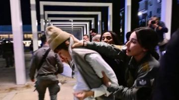 اعتقال 18 متظاهرا في تل أبيب وحيفا خلال احتجاجات مناهضة للحرب على ايران اعتقال 18 متظاهرا في تل أبيب وحيفا خلال احتجاجات مناهضة للحرب على ايران