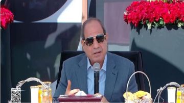 الرئيس السيسي يؤكد تقدير الدولة تضحيات الشهداء وأسرهم دائما فيديو