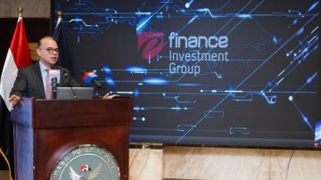  الرقابة المالية تكرم الدكتور محمد فريد وتحتفي بمسيرة تطوير القطاع المالي قبل توليه وزارة الاستثمار