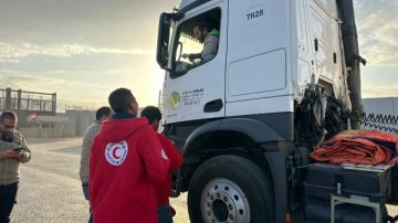 الهلال الأحمر يستقبل الدفعة 26 من المصابين بقطاع غزة الهلال الأحمر يستقبل الدفعة 26 من المصابين بقطاع غزة