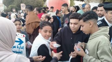 توافد المواطنين على كورنيش بنها بالقليوبية للاحتفال بالعيد.. صور