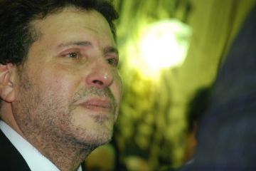 زوجة هاني شاكر توضح سبب قرار سفره لاستكمال العلاج بفرنسا