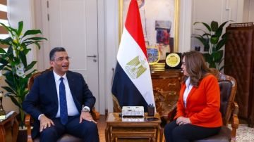 في اجتماعها مع محافظ البحر الأحمر.. منال عوض تشدد على الإسراع في ملفات وتقنين الأراضي وحماية المحميات الطبيعية وتحسين خدمات المواطنين