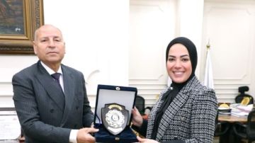 محافظ القاهرة يكرم الإعلامية آيه عبد الرحمن لمساهمتها في إفطار المطرية محافظ القاهرة يكرم الإعلامية آيه عبد الرحمن لمساهمتها في إفطار المطرية