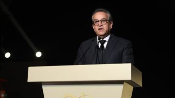 وزير الصحة: السير مجدي يعقوب يجسد نموذج الطبيب الإنسان الأصيل وزير الصحة: السير مجدي يعقوب يجسد نموذج الطبيب الإنسان الأصيل