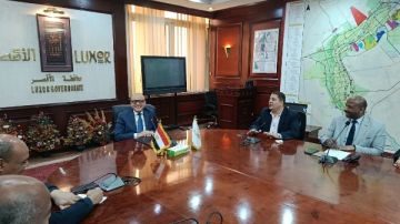 باسم يوسف شاهين وضع اللمسات النهائية لانطلاق مهرجان الأقصر للسينما الأفريقية .. صور