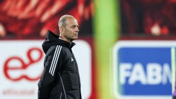 تحذير شديد للاعبي الأهلي من مدير الكرة بسبب الاعتراض على تبديلات الجهاز الفنى