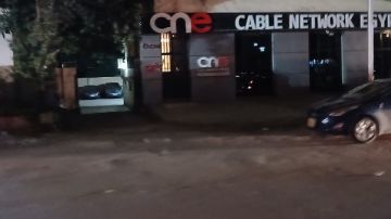 حملة مكبرة لتطبيق قرار غلق المحال وإتخاذ الإجراءات حيال المخالفين في العجوزة.. صور