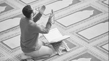 ذكر يقضي الله به حاجتك دون دعاء .. اغتنمه في رمضان