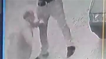 ضربه بالعصاية أثناء عودته من صلاة الفجر.. ضبط شاب اعتدى على مسن بالمحلة ضربه بالعصاية أثناء عودته من صلاة الفجر.. ضبط شاب اعتدى على مسن بالمحلة