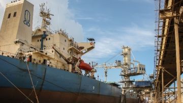 ميناء دمياط يستقبل 8 سفن حاويات وبضائع عامة