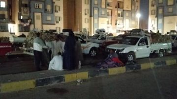 نقل سيارات بيع الثوم خارج الكتلة السكنية بمنطقة أبو عشرة بالغردقة استجابة لشكاوى المواطنين