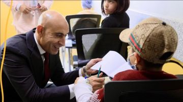 وزير التعليم يزور مستشفى ٥٧٣٥٧ ويؤكد: أبطال يعالجون أبطال