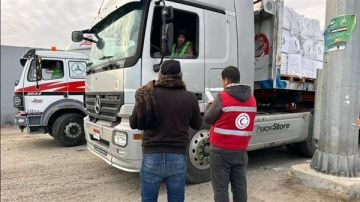 الهلال الأحمر المصري يعزز مد غزة بسلال غذائية ومستلزمات شتوية عبر قافلة زاد العزة الـ 163