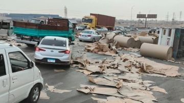 انقلاب نقل وتهشم ملاكي.. شلل مروري أعلى الأوسطي بسبب حادث مروع قبل الإفطار صور