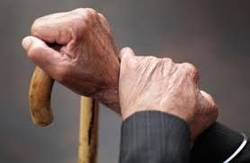 عقوبات مشددة على تزوير بطاقات المسنين .. القانون يحسم التلاعب بالمزايا