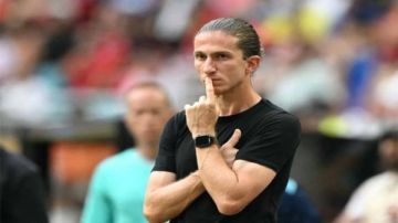 فلامنجو يقيل مدربه بعد فوز تاريخي 8-0 في نصف نهائي كاريوكا فلامنجو يقيل مدربه بعد فوز تاريخي 8-0 في نصف نهائي كاريوكا