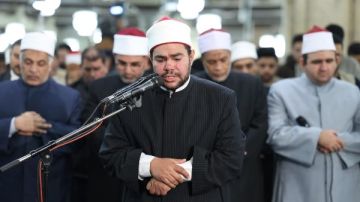 في الليلة الثالثة والعشرين من رمضان.. توافد كبير للمصلين بالجامع الأزهر لإحياء العشر الأواخر والتراويح بالقراءات المتواترة